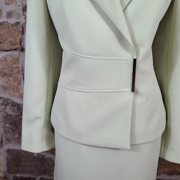 TAHARI 12 Asymmetrical Skirt Suit Set - Picture 3 of 7